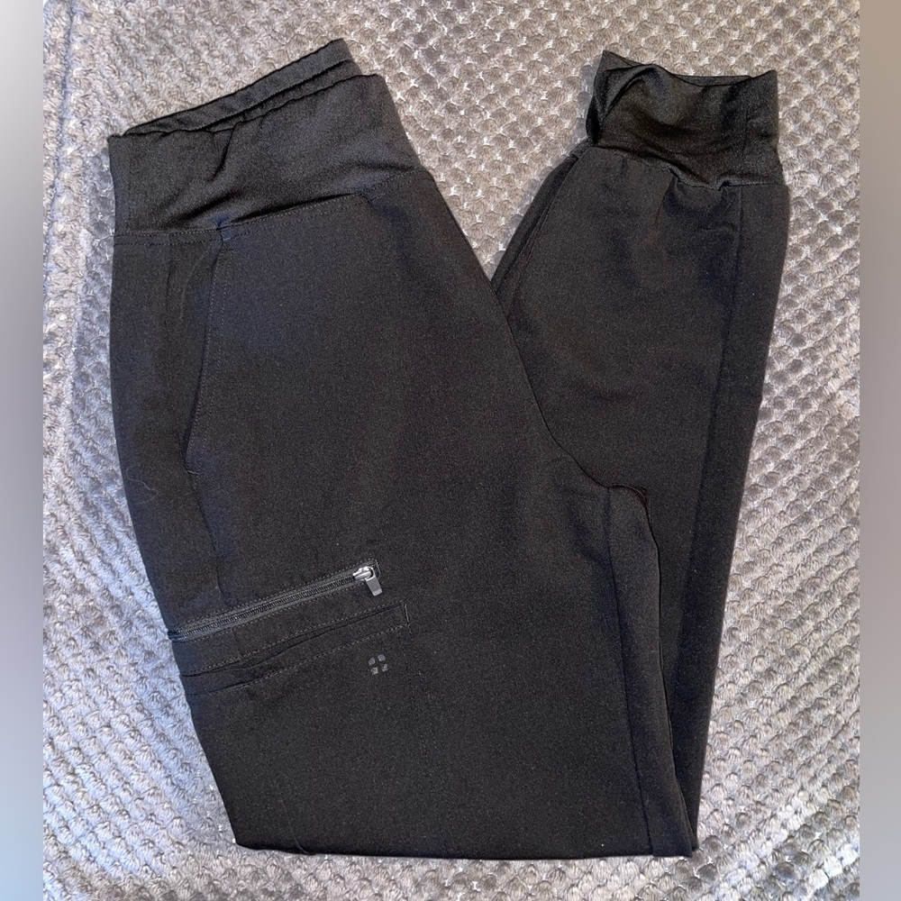 White Cross 7-Pocket Yoga Waist Cargo Jogger